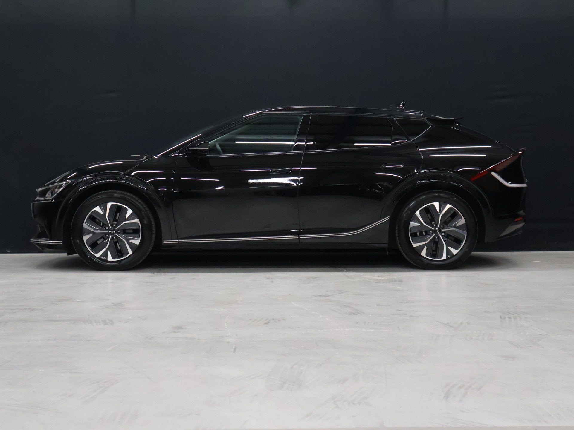 Kia Ev6 Plus 77.4 kWh [MEMORY SEATS, APPLE CARPLAY, ANDROID, Auto's, Kia, Automaat, Achterwielaandrijving, Gebruikt, Zwart