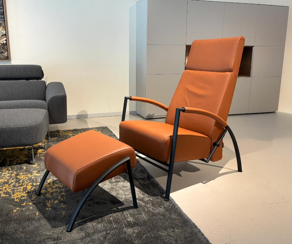 Harvink Club Relax fauteuil met poef - Nieuw €2.900!, Ophalen, Nieuw, 75 tot 100 cm, Modern