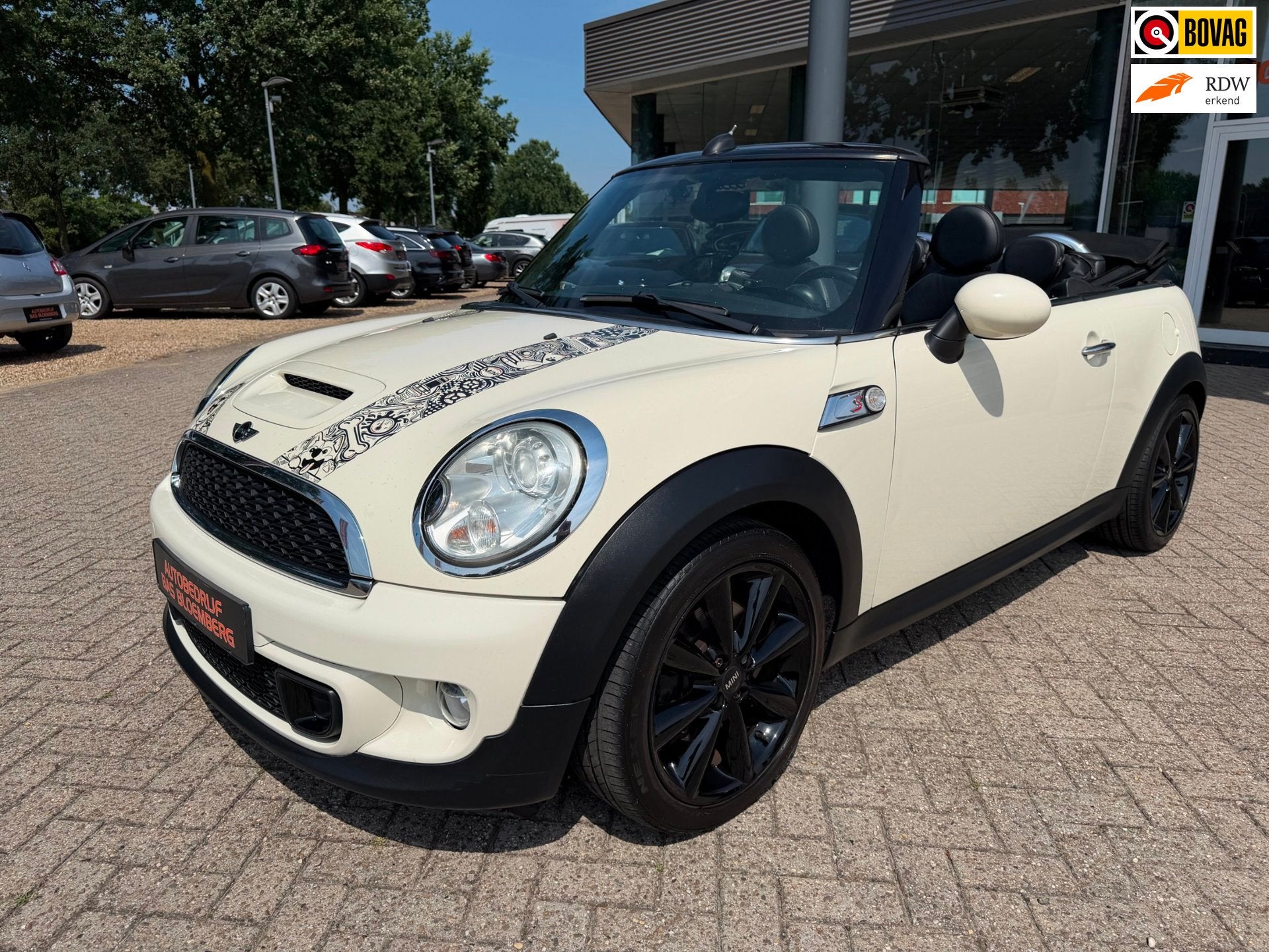 Mini Mini Cabrio 1.6 Cooper S, MR Bean Uitvoering, Navigatie, Auto's, Mini, Voorwielaandrijving, Euro 5, Gebruikt, Zwart