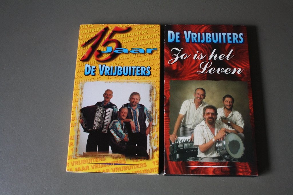De Vrijbuiters - Zo is het Leven / 15 Jaar ( 2 maal 2 CD), Boxset, Zo goed als nieuw, Inclusief doosje, Schlager