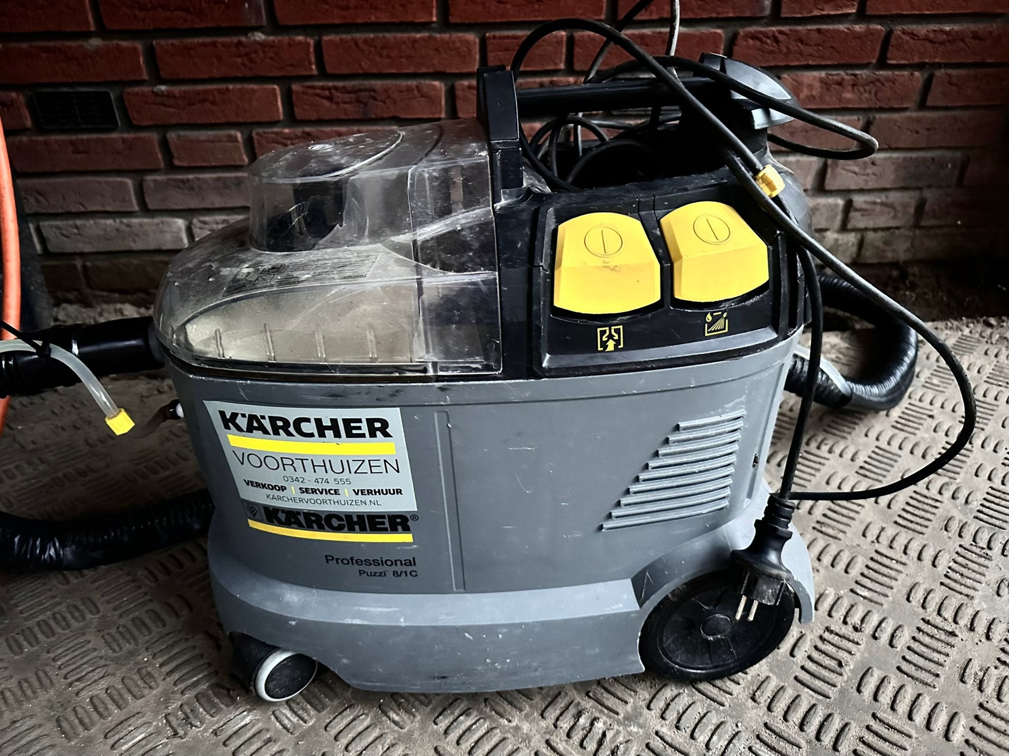 Kärcher Puzzi 8/1 C professionele sproei-extractiereiniger, Gebruikt, Kärcher, Ophalen of Verzenden, Reservoir