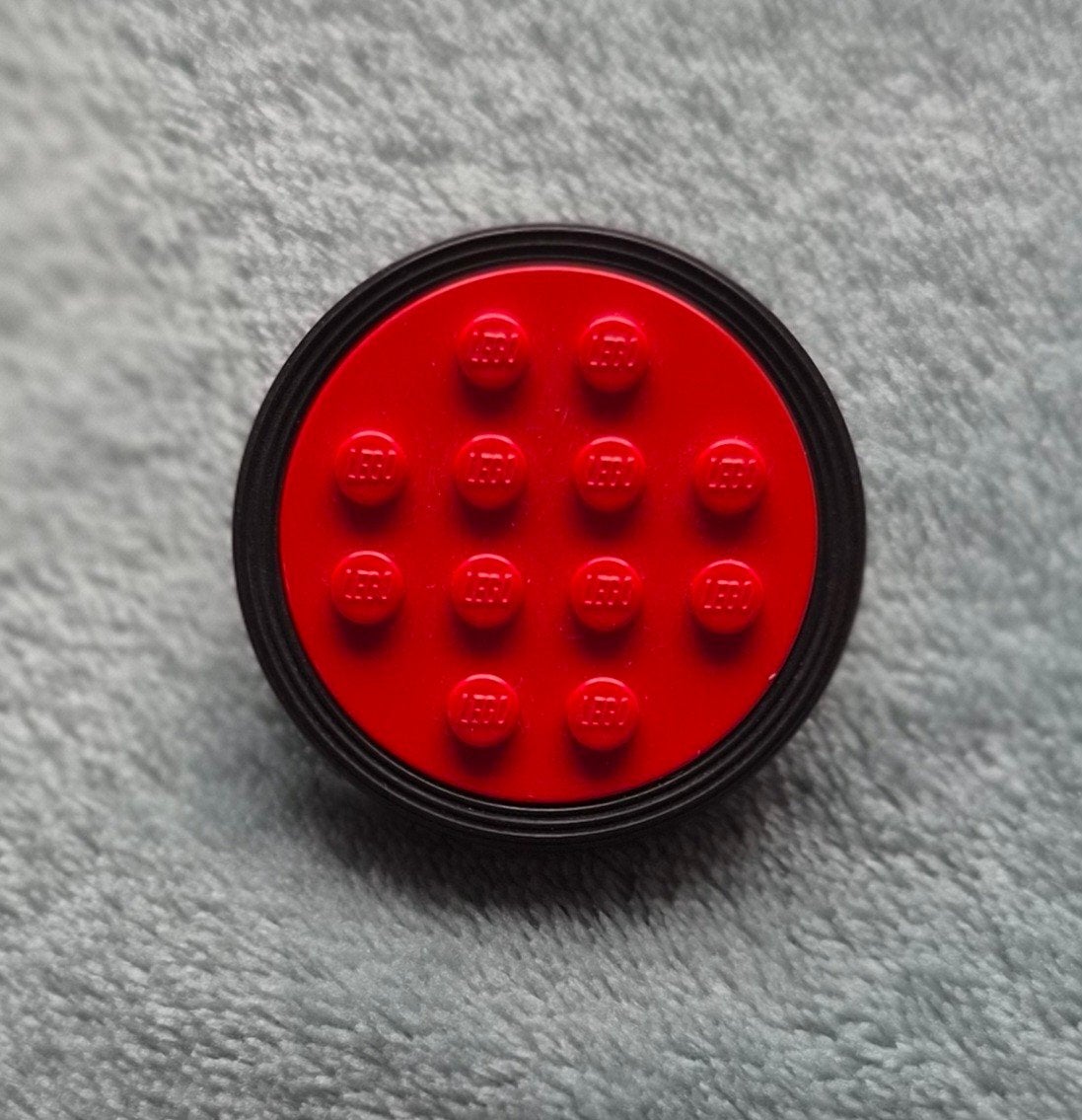 Lego wiel 4x4 studs groot Rood met zwarte gladde band., Ophalen of Verzenden, Gebruikt, Losse stenen, Lego