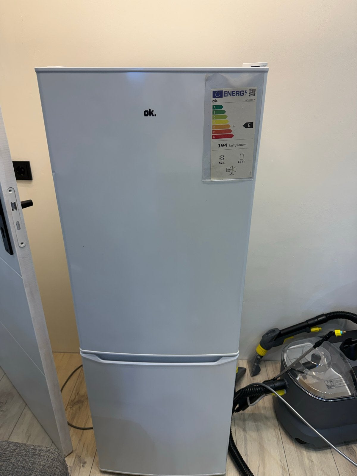 OK. Koelkast met vriesvak - Energieklasse E, 150 tot 200 liter, Gebruikt, Met aparte vriezer, Ophalen of Verzenden