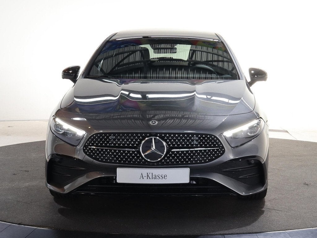 Mercedes-Benz A-klasse 180 Business Solution AMG | Panoramas, Auto's, Mercedes-Benz, 136 pk, 4 cilinders, Bedrijf, Zilver of Grijs
