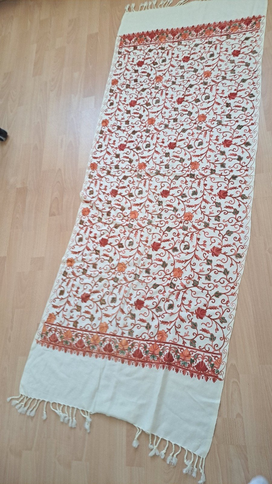 Mooie nieuwe geborduurde sjaal, Maat 46/48 (XL) of groter, Nieuw, Ophalen of Verzenden, Sjaal