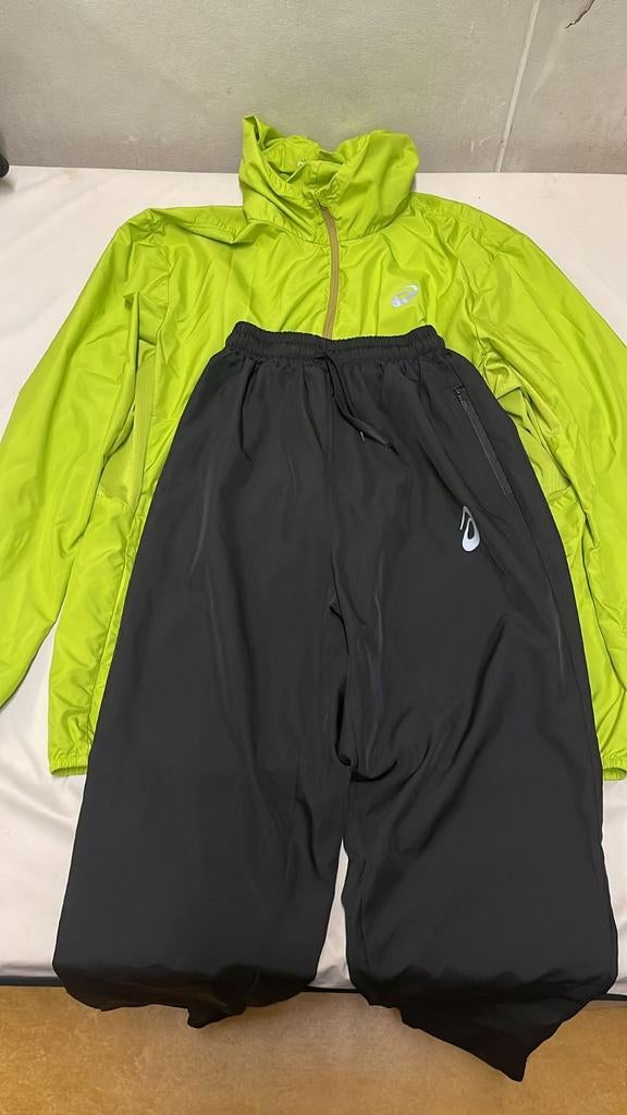 Asics hardloopset: jas en broek, Kleding | Heren, Sportkleding, Zo goed als nieuw, Hardlopen of Fietsen, Overige maten, Groen