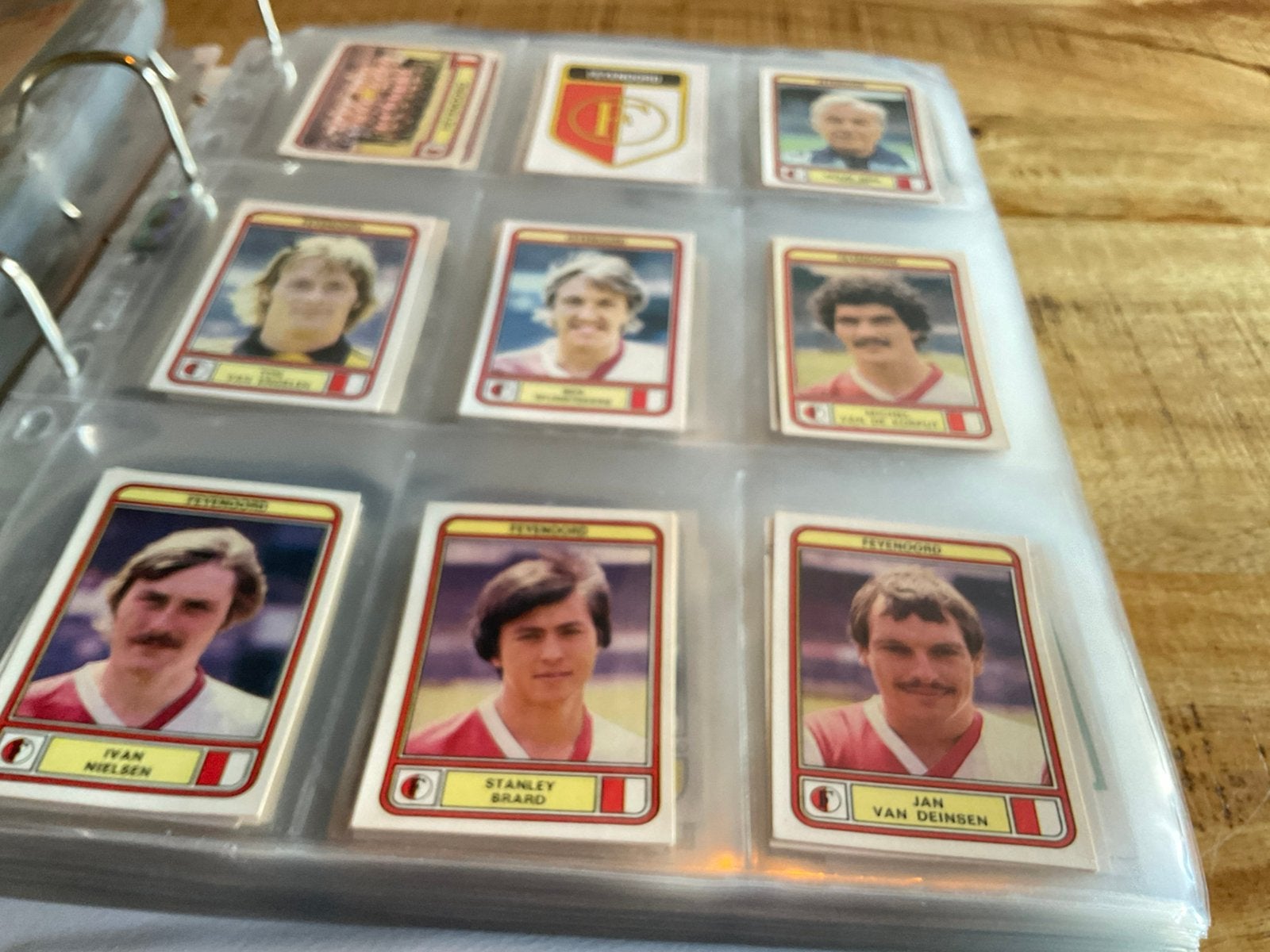 Panini Feyenoord voetbal 80 compleet 18 x, Verzamelen, Ophalen of Verzenden, Zo goed als nieuw, Feyenoord, Poster, Plaatje of Sticker