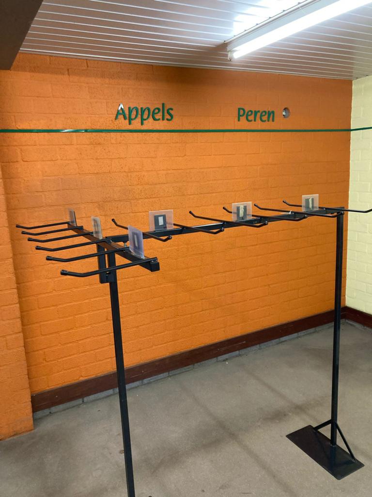Winkel stelling met ophang haken, Ophalen of Verzenden, Zo goed als nieuw