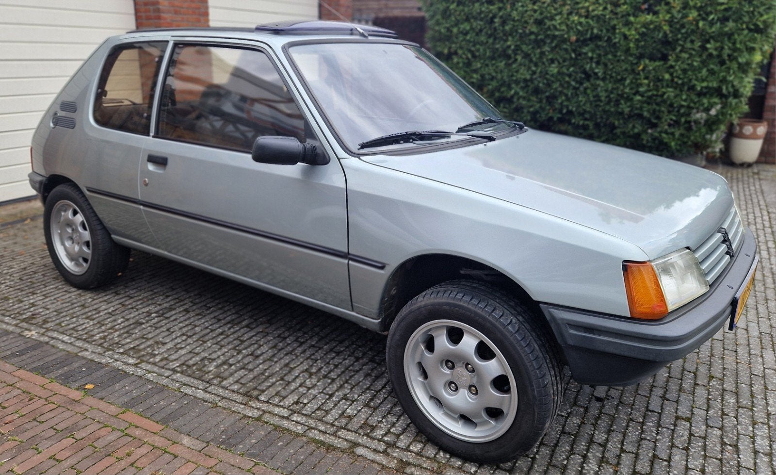 Peugeot 205 uit 1987 Grijs origineel, Voorwielaandrijving, Stof, 4 cilinders, 4 stoelen