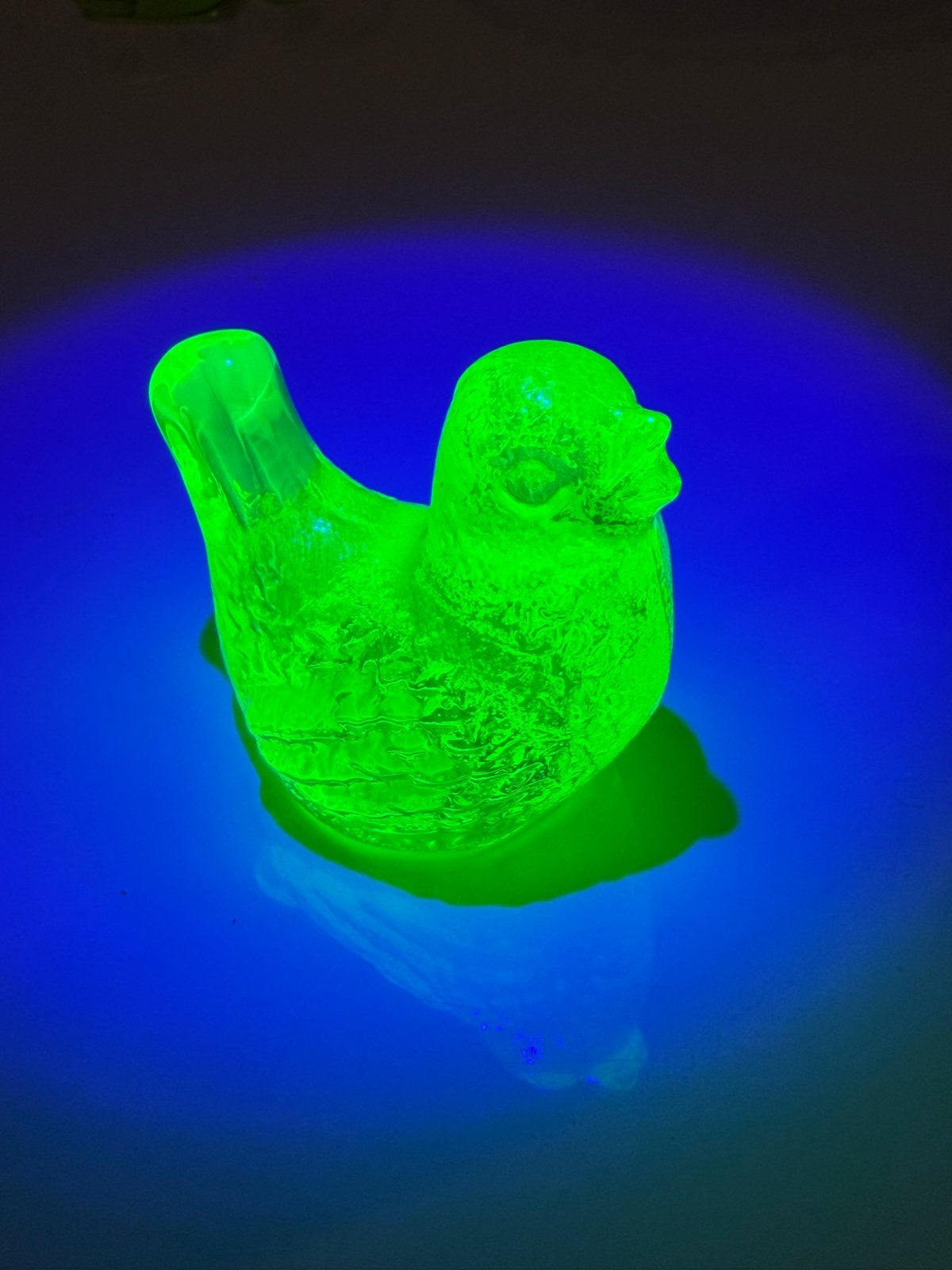 Vintage Uranium Glas Kuiken / vogel Beeldje, Ophalen of Verzenden