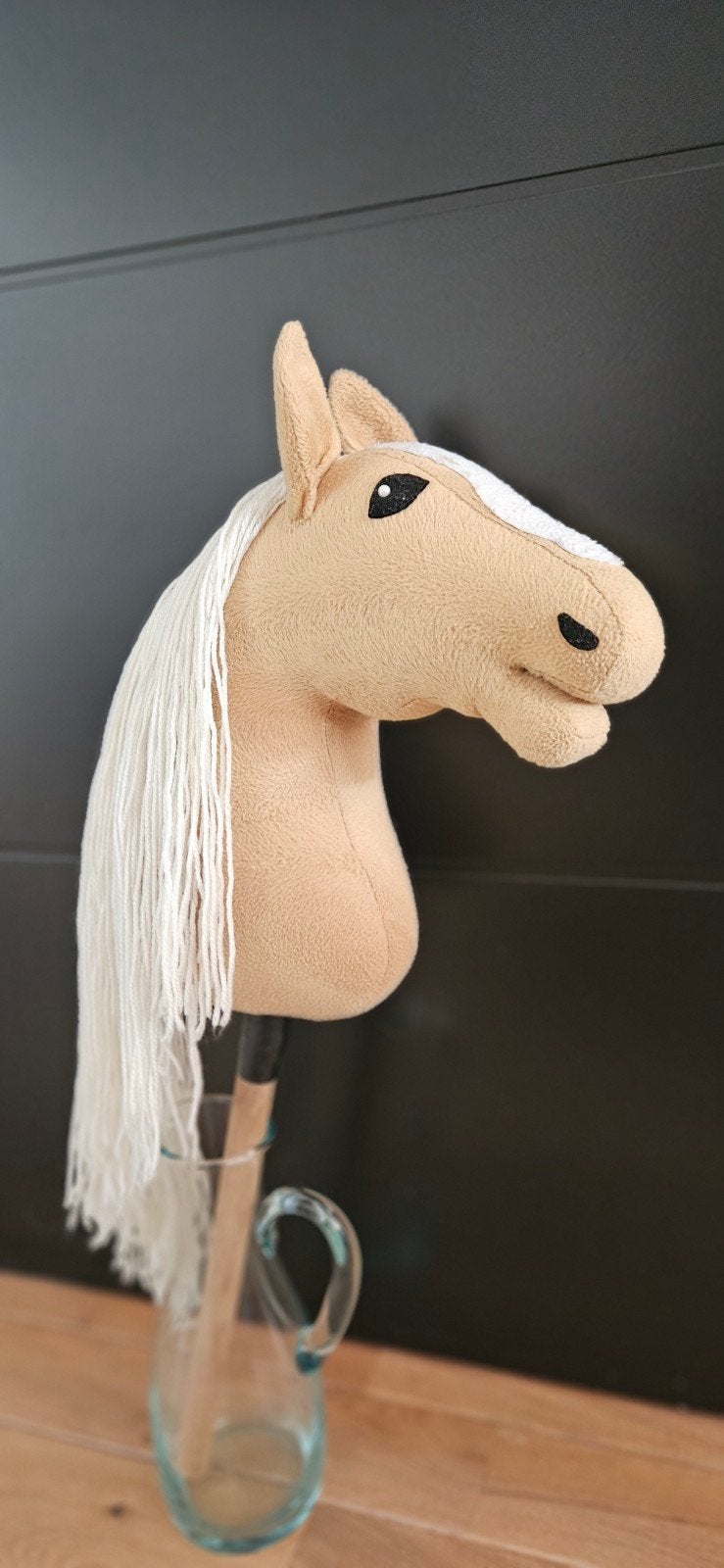 Hobbyhorse / Stokpaardje - Beige met witte bles en manen, Ophalen of Verzenden, Zo goed als nieuw, Jongen of Meisje