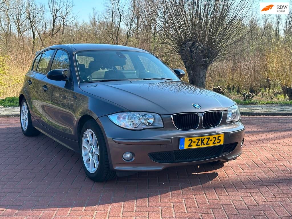 BMW 1-serie 120i Executive CarPlay/Navi/Clima, 1-Serie, Achterwielaandrijving, 4 cilinders, Handgeschakeld