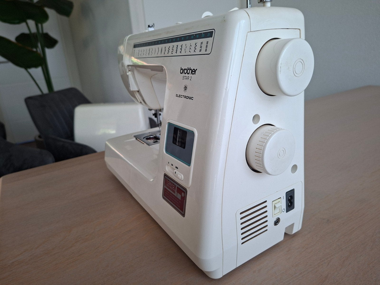 Brother Star 2 Electronic Naaimachine met Voetpedaal, Hobby en Vrije tijd, Naaimachines en Toebehoren, Ophalen, Gebruikt, Naaimachine