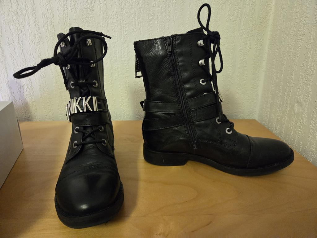 Nikkie laarsjes mt 41, Kleding | Dames, Schoenen, Ophalen of Verzenden, Gedragen, Zwart, Lage of Enkellaarzen