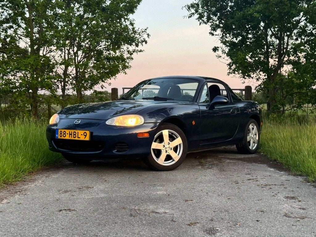 Mazda MX-5 NBFL 1.6 2002 - Carroserie hard, goed onderhouden, Auto's, Achterwielaandrijving, 40 €/maand, Zwart, 4 cilinders