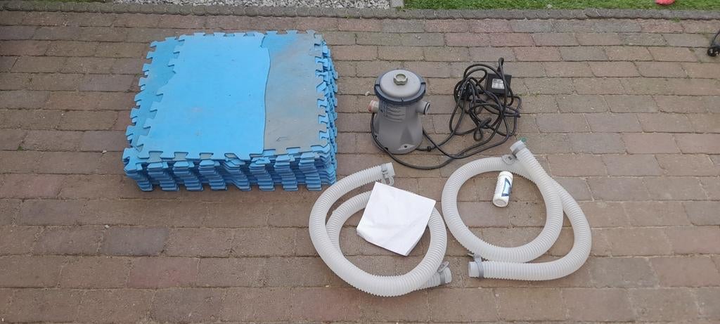 Zwembad pomp en foam tegels, Ophalen of Verzenden