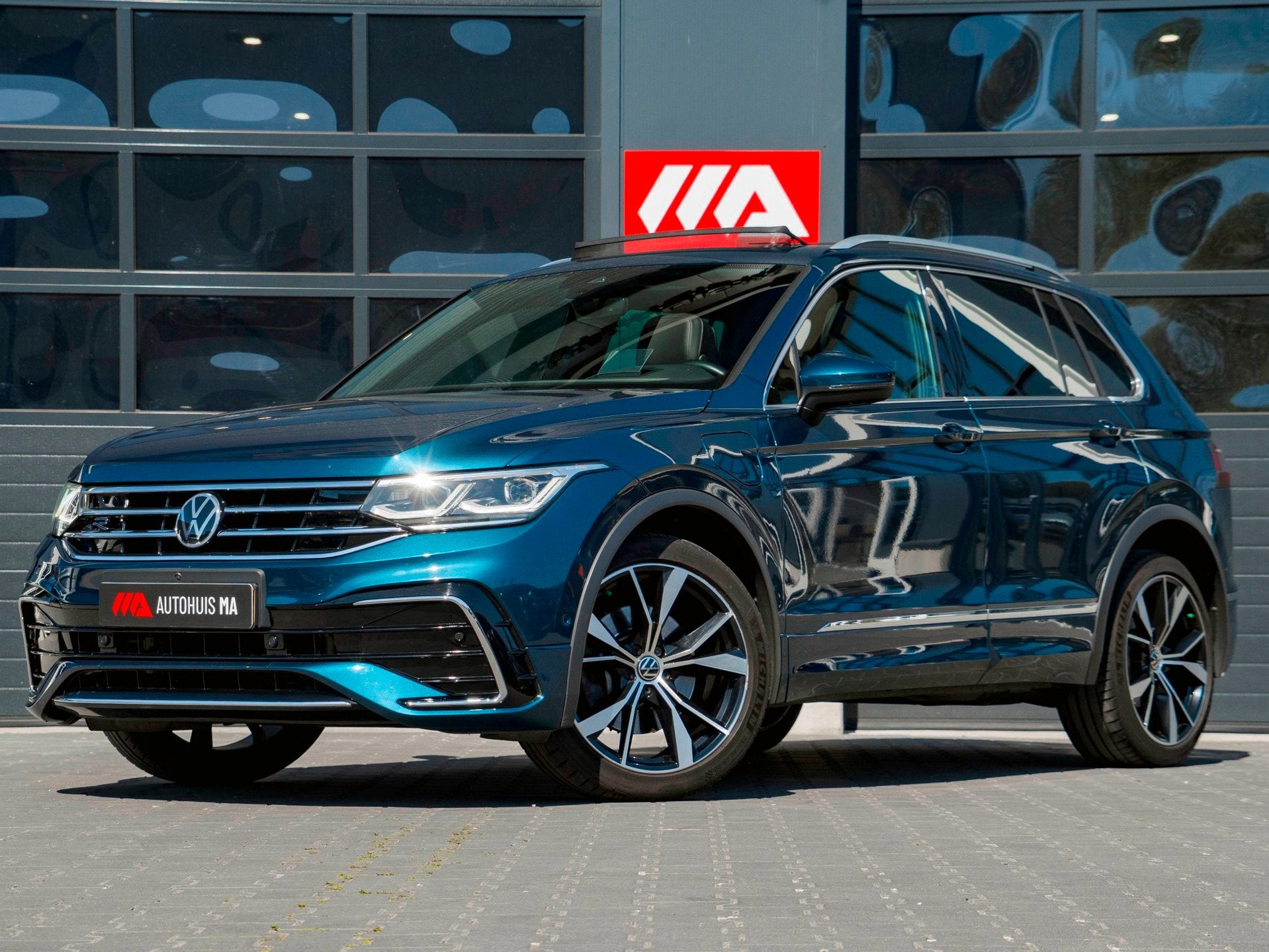 Volkswagen TIGUAN 1.4 TSI eHybrid R-Line Business+, Auto's, Stof, 4 cilinders, Met garantie (alle), Blauw