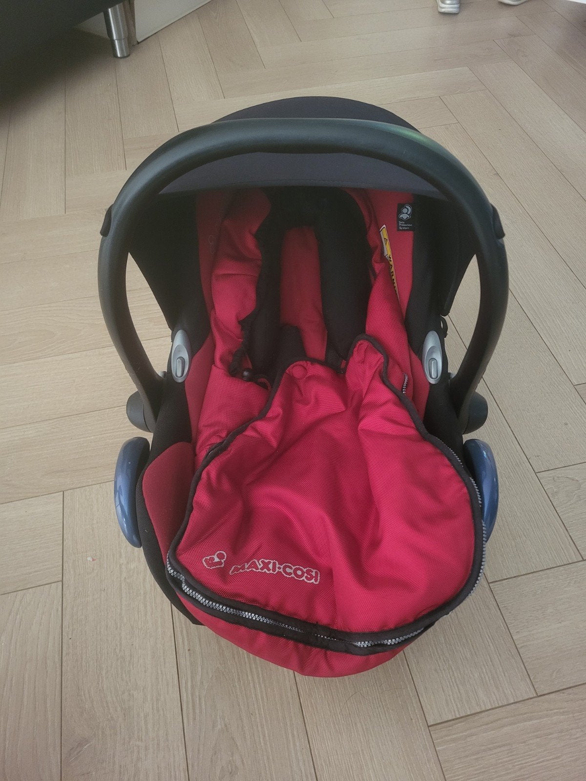 Maxi-Cosi autostoel - Rood en Zwart, Ophalen, 0 t/m 13 kg, Maxi-Cosi, Gebruikt