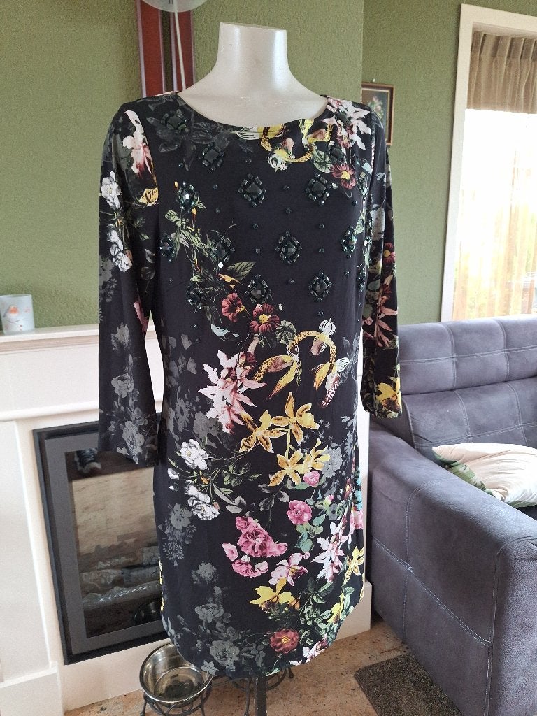 K-Design mooie bloemen jurk met schitterende groen stenen L, K-design, Maat 42/44 (L), Zo goed als nieuw, Knielengte