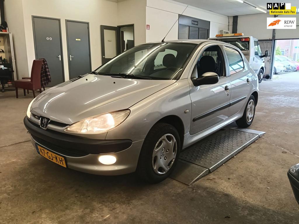 Peugeot 206 1.4 5 Deurs Gentry, Voorwielaandrijving, Stof, Zwart, 4 cilinders