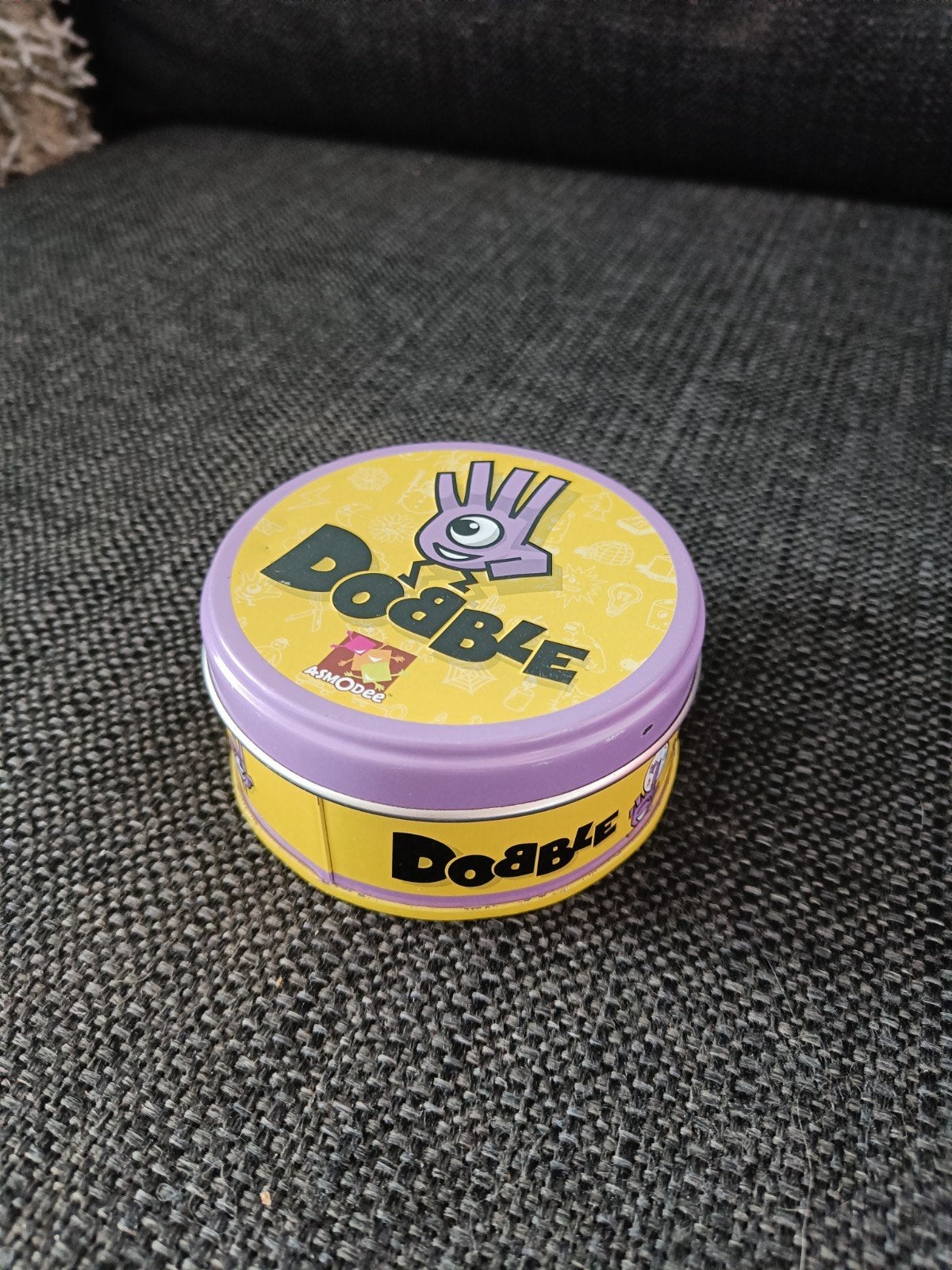 Dobble kaartspel in blik - Zoek en vind spel, Vijf spelers of meer, Ophalen of Verzenden, Zo goed als nieuw, Asmodee