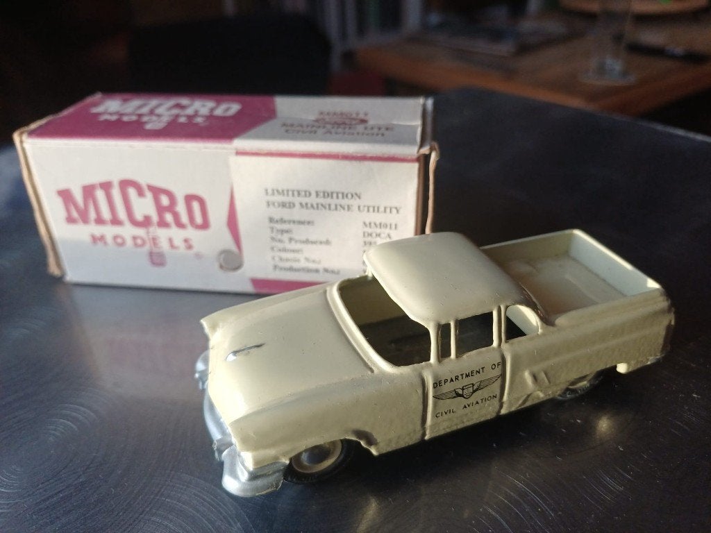 Ford Mainline Ute 1:43, Ophalen of Verzenden, Zo goed als nieuw, Auto, Overige merken