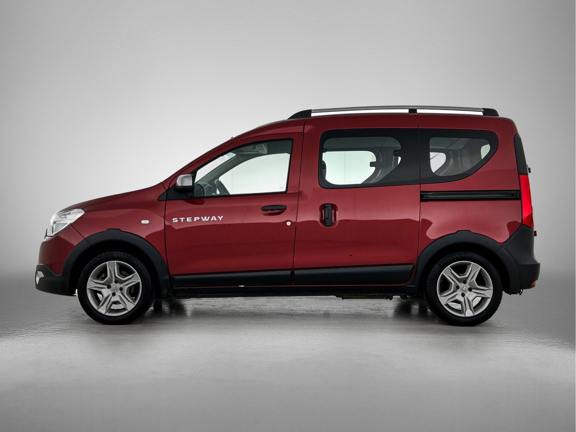 Dacia Dokker 1.3 TCe Tech Road Direct leverbaar! Rolstoelaut, Auto's, Stof, Gebruikt, Euro 6, 1330 cc