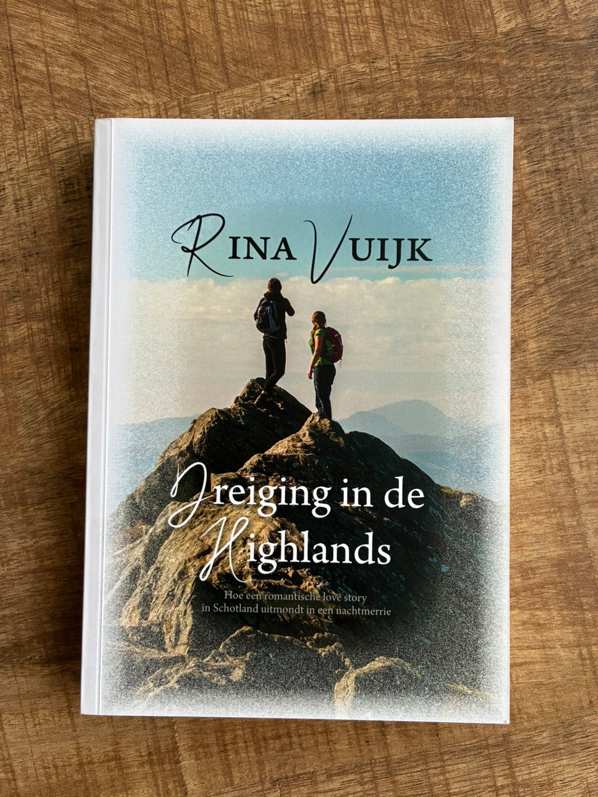 Dreiging in de Highlands - Rina Vuijk (Boek), Ophalen of Verzenden, Zo goed als nieuw, Nederland