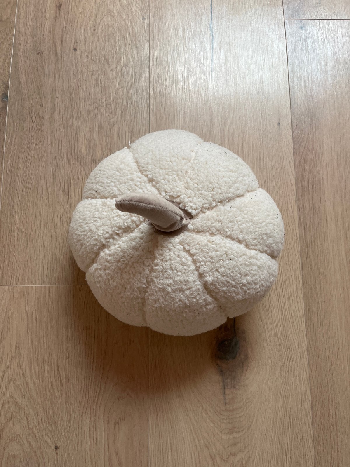Decoratieve pompoen kussen - Crème teddy stof, Overige merken, Beige, Ophalen of Verzenden, Zo goed als nieuw