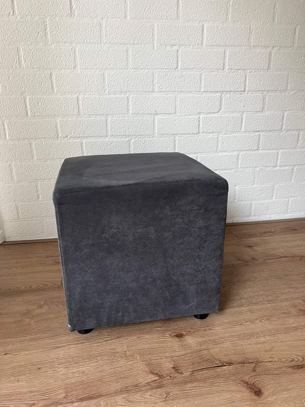 Poef grijs, Ophalen, Zo goed als nieuw, Rond, Minder dan 50 cm