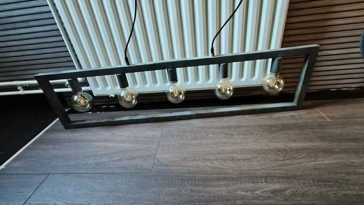 Industriële hanglamp met 4 lichtbollen (mist 1), Ophalen, Gebruikt, E27 (groot), Metaal