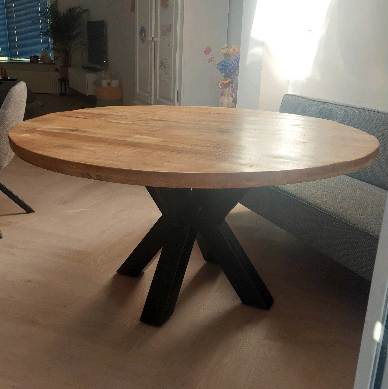 Ronde eettafel van mangohout - 160 cm diameter, 150 tot 200 cm, Rond, Zo goed als nieuw, Vijf personen of meer