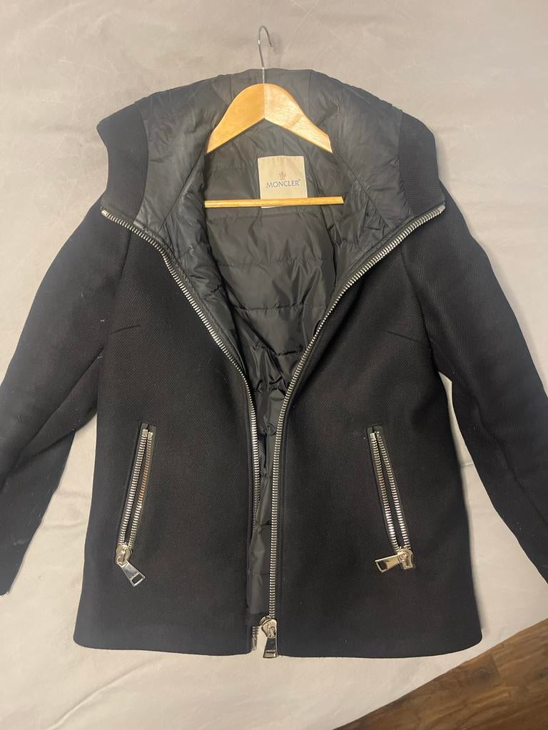 Moncler Zwarte Wollen Jas met Donsvoering, Kleding | Dames, Jassen | Winter, Ophalen of Verzenden, Zo goed als nieuw, Maat 38/40 (M)