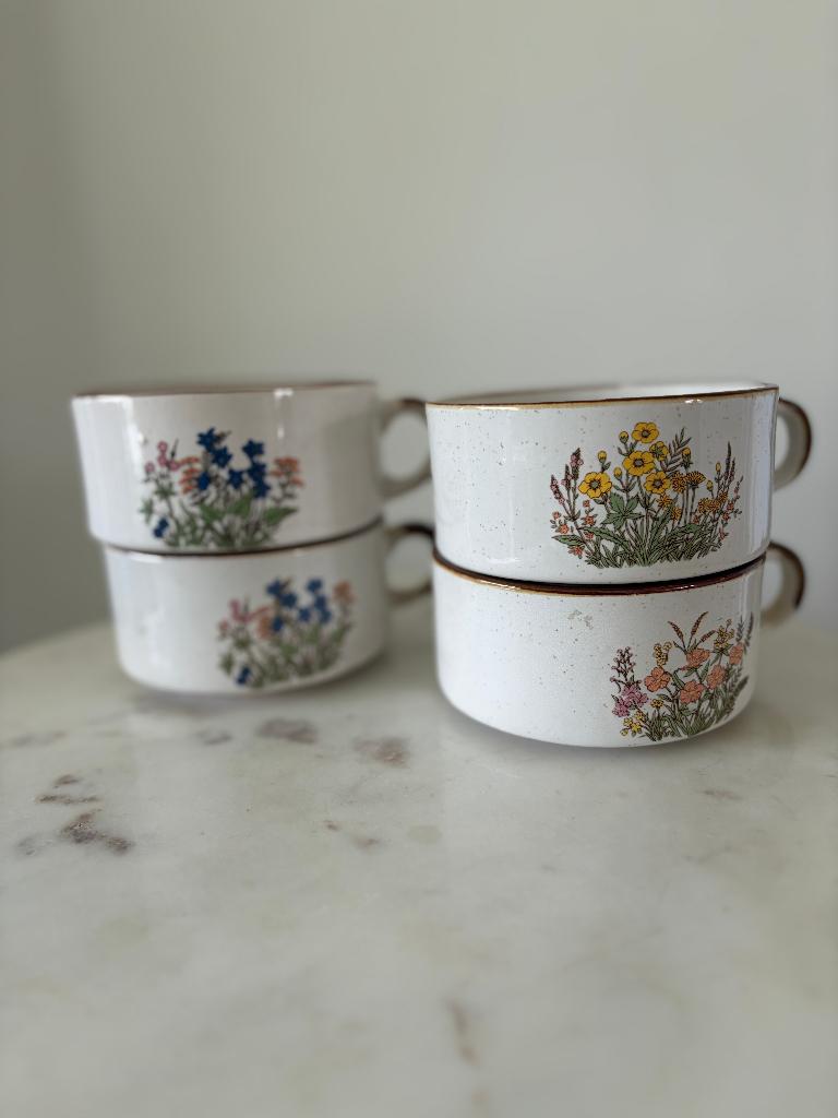 Vintage soepkommen met bloemenprint, Gebruikt, Ophalen of Verzenden, Kom(men), Overige stijlen