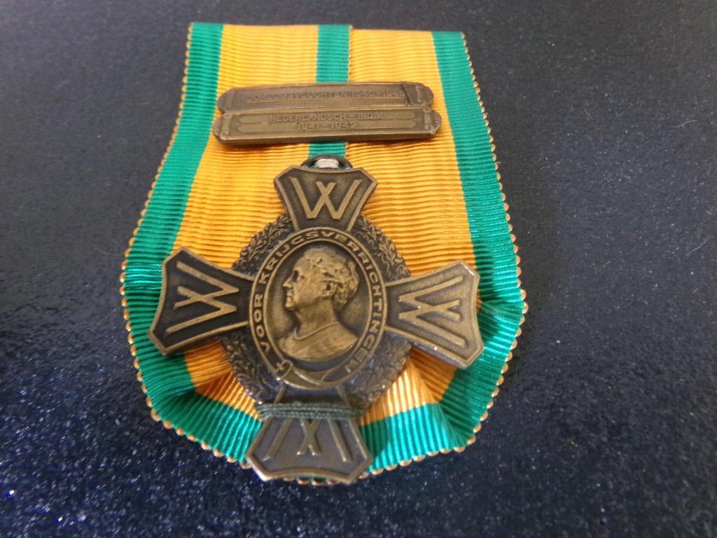 Oorlogsherinneringskruis, Oorlogsvluchten 1940-1945' - etc, Ophalen of Verzenden, Overige soorten, Nederland, Lintje, Medaille of Wings