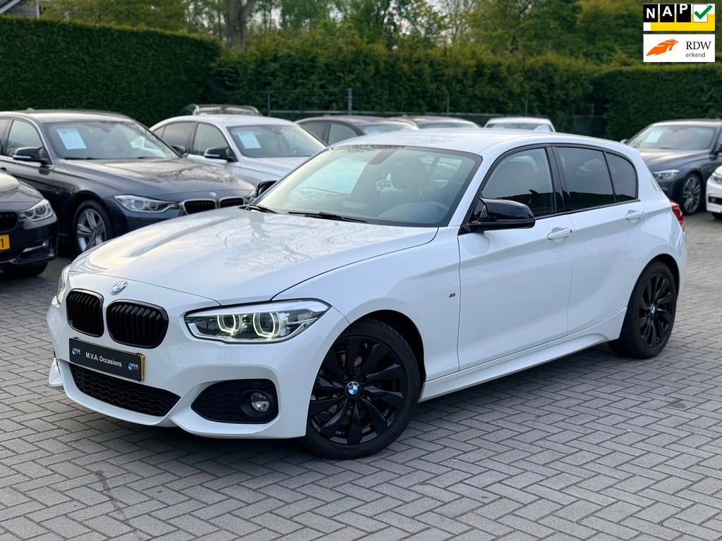 BMW 1-serie 118i Centennial Executive M Sport|Automaat|Carpl, Auto's, BMW, Gebruikt, Alcantara, Wit, Origineel Nederlands