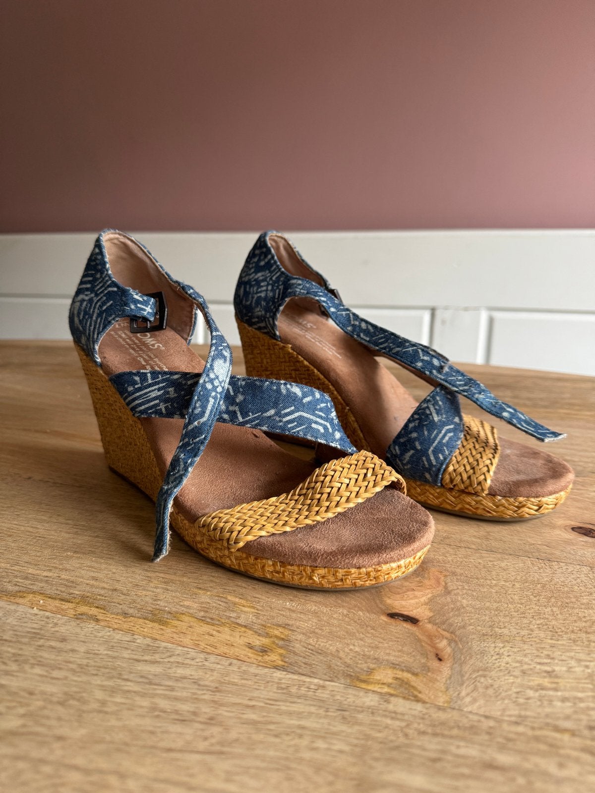TOMS espadrille sleehak sandalen maat 38, Ophalen, Zo goed als nieuw, Blauw, Sandalen of Muiltjes