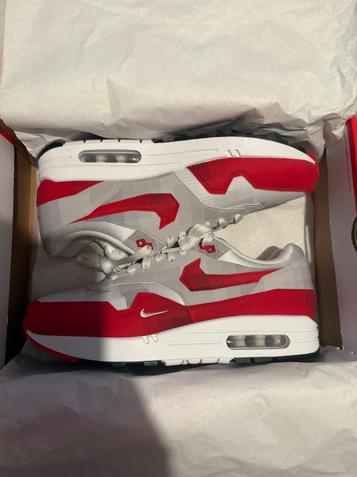 Nike swoosh low poly 43, Wit, Nieuw, Ophalen of Verzenden, Sneakers of Gympen