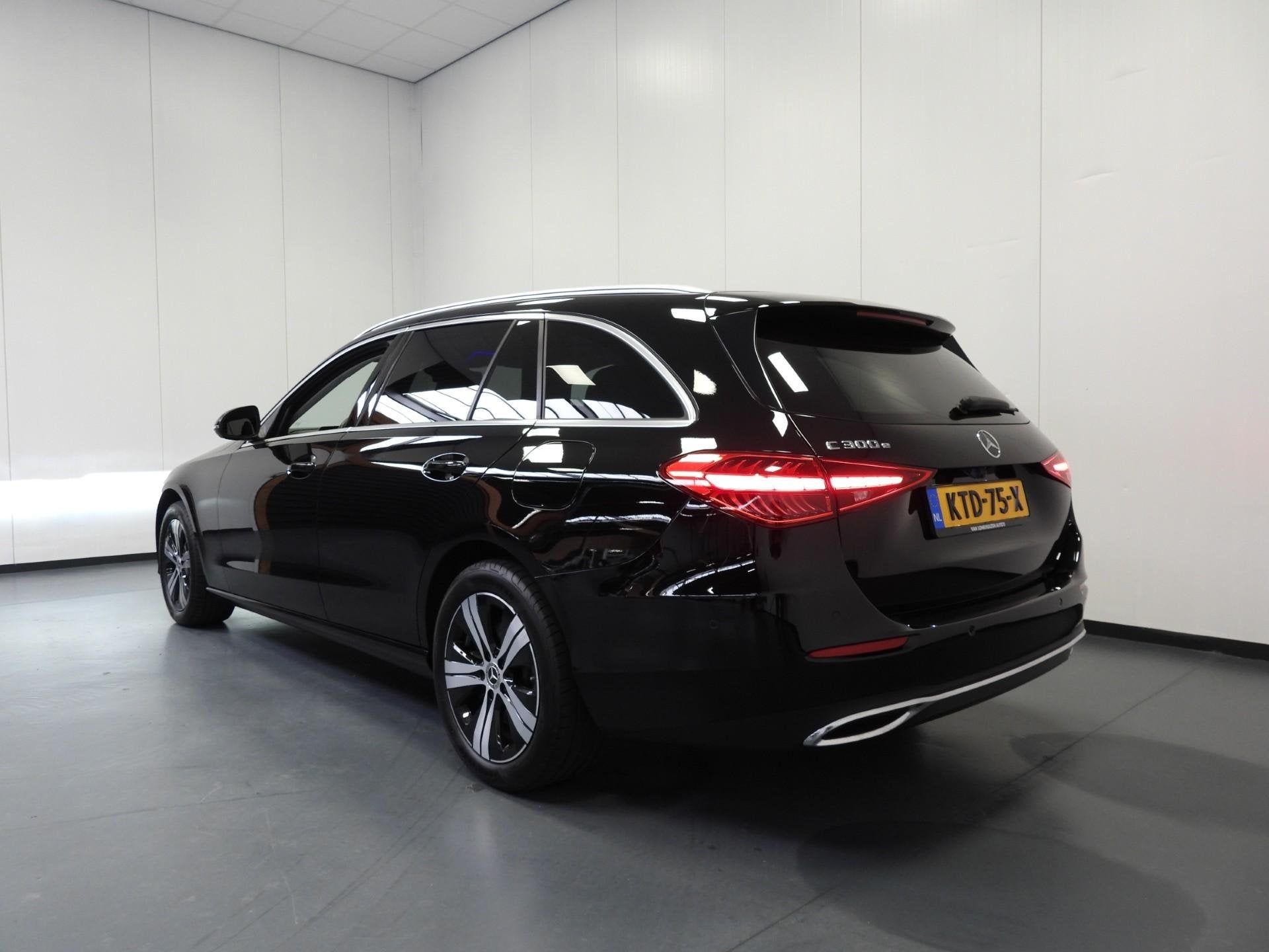 Mercedes-Benz C-Klasse Estate C300e Business Line NAVI/CAMER, Automaat, Achterwielaandrijving, 4 cilinders, Zwart