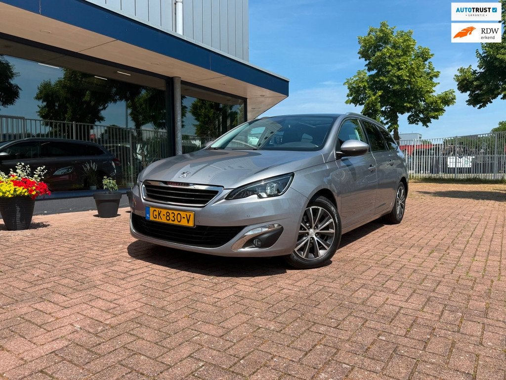 Peugeot 308 SW 1.2 PureTech Allure | Pano | Navi | Camera, Auto's, Stof, Gebruikt, 1199 cc, 1165 kg
