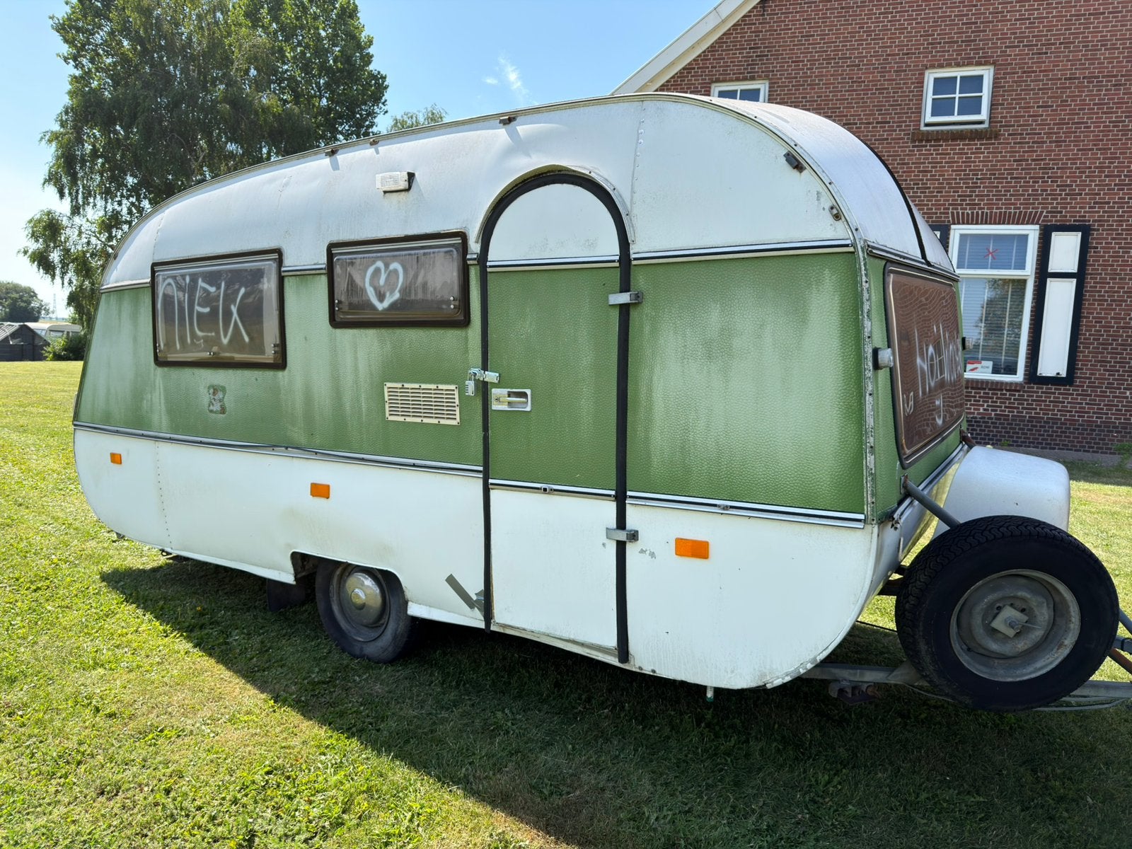Festival caravan | Ideaal voor boerenrock!, Bedrijf, 500 - 750 kg, Rondzit