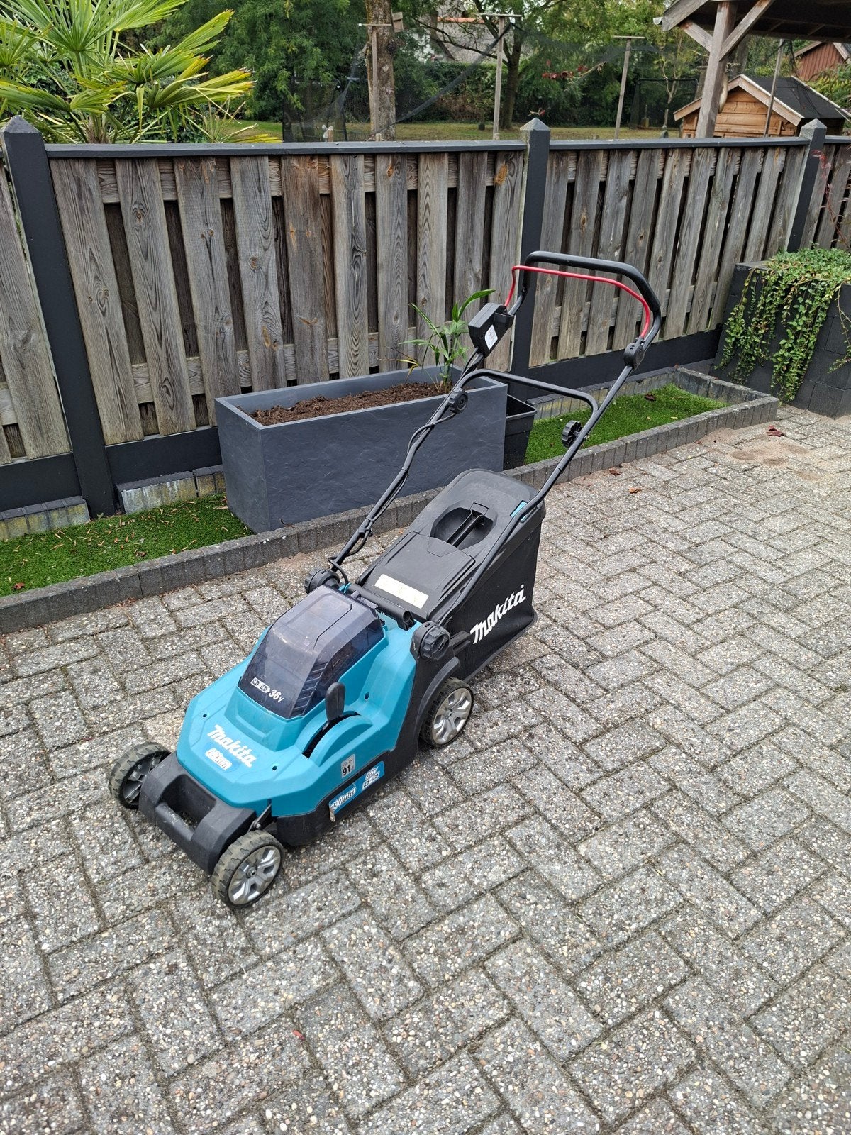 Makita DLM382 Accu-grasmaaier - 380mm maaibreedte, Ophalen, Cirkelmaaier, Gebruikt, Accu-grasmaaier
