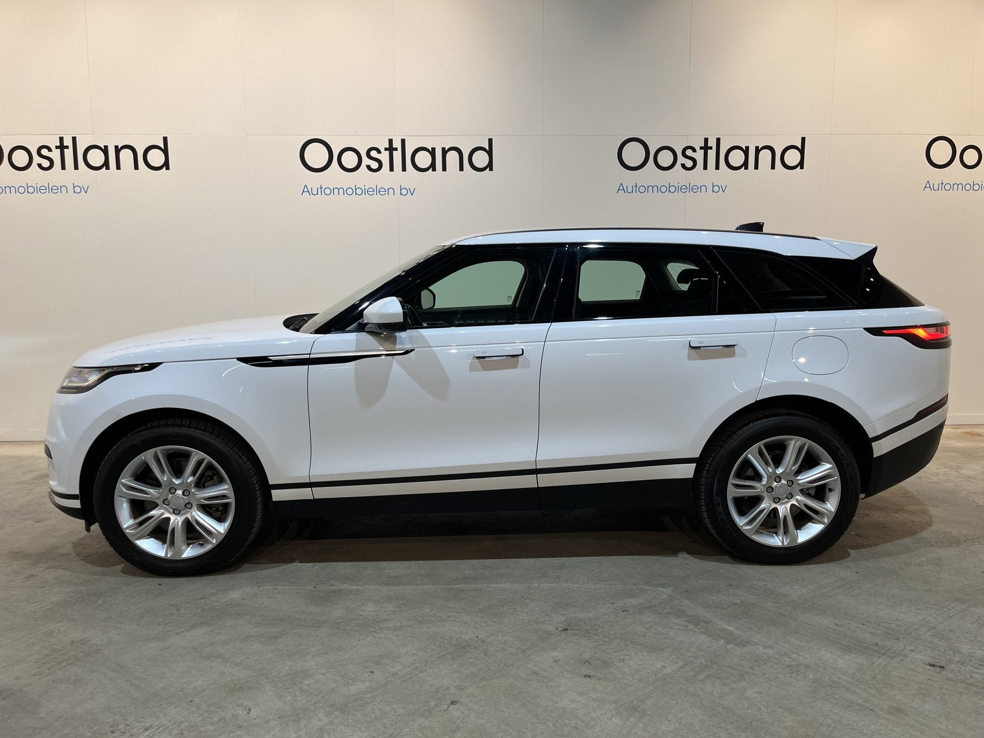 Land Rover Range Rover Velar 2.0 P400e AWD PHEV / 20" LMV /, Automaat, 4 cilinders, Wit, Plug-in hybride