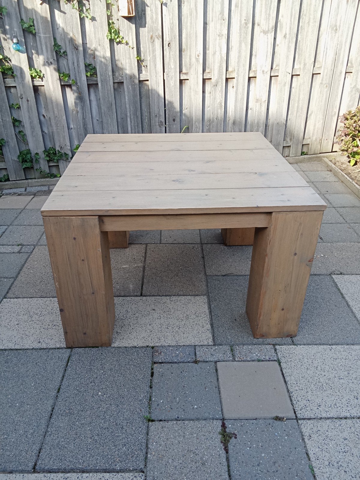 steigerhouten tafel