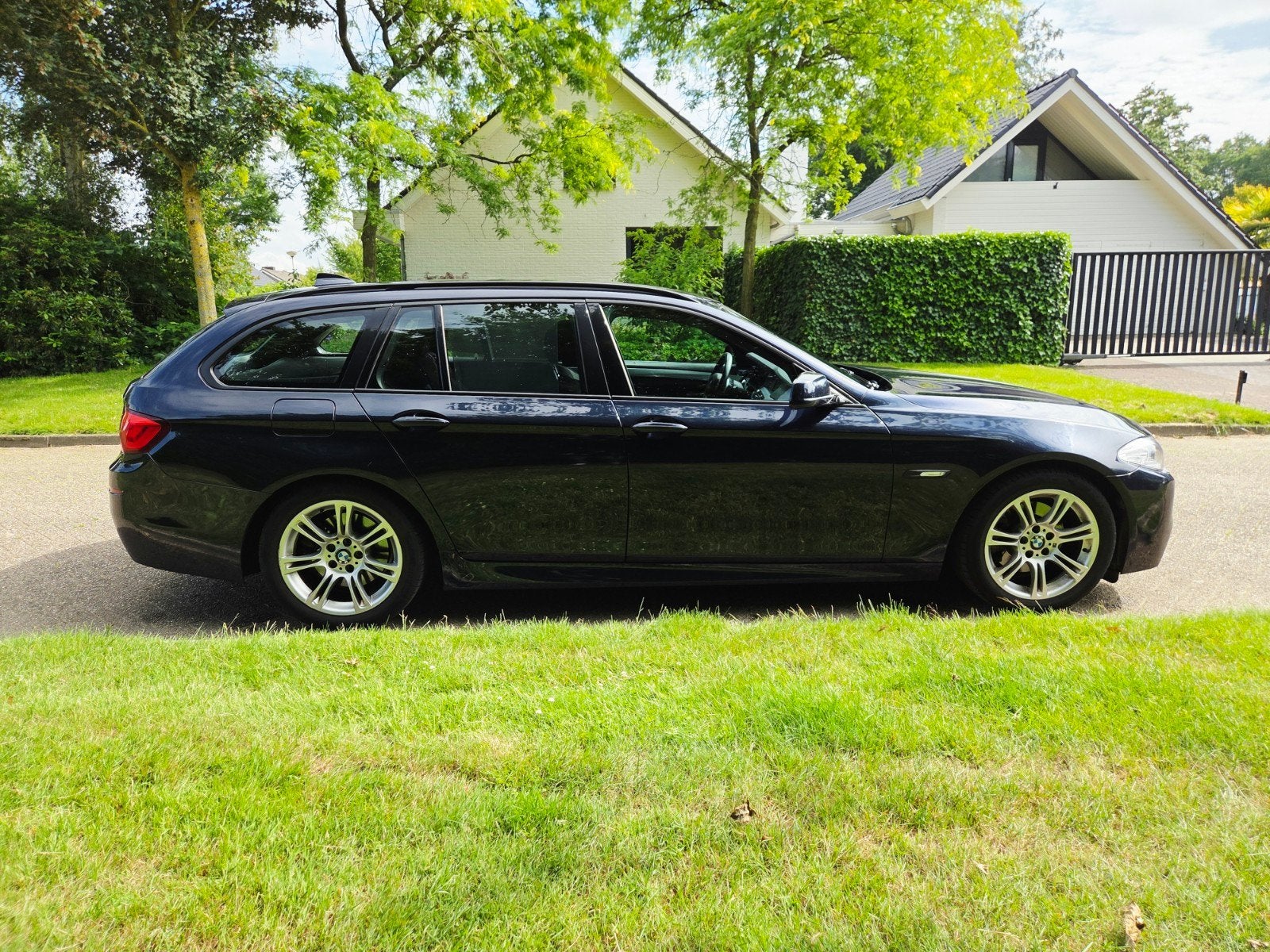 BMW 5-Serie 520I 135KW Touring Aut8 2013 Blauw, Auto's, Achterwielaandrijving, 4 cilinders, 2000 kg, Blauw