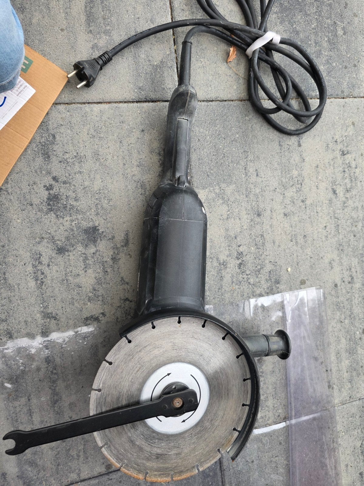 FERM Haakse Slijpmachine 230mm 2500W met Diamantschijf, Ophalen, Gebruikt, 1000 watt of meer, Haakse handslijpmachine