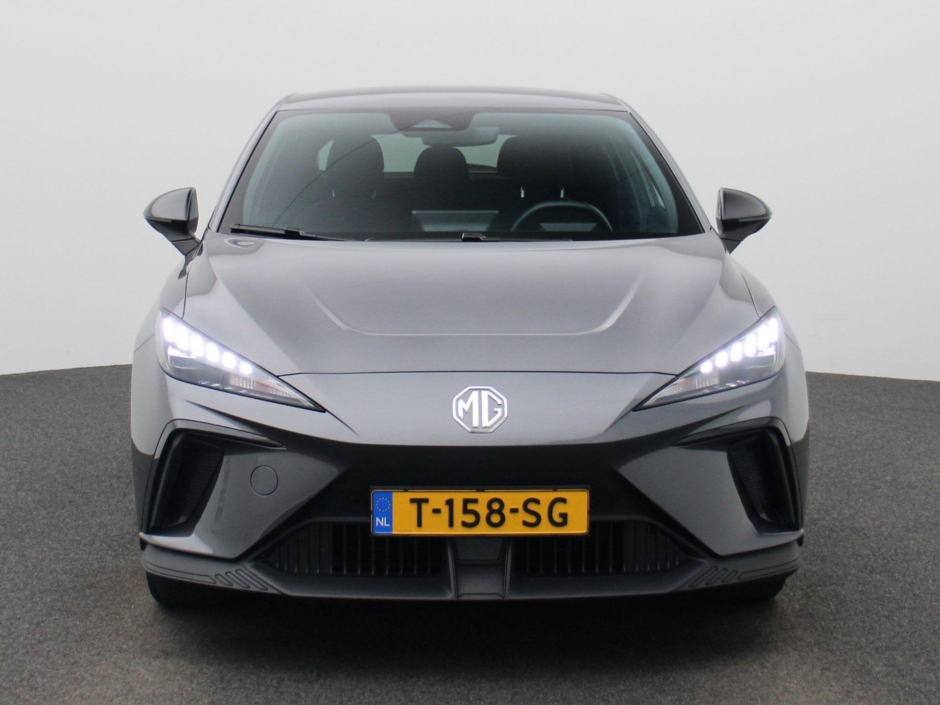 MG 4 Long Range Comfort 64 kWh, Auto's, Automaat, 12 maanden, Achterwielaandrijving, Gebruikt