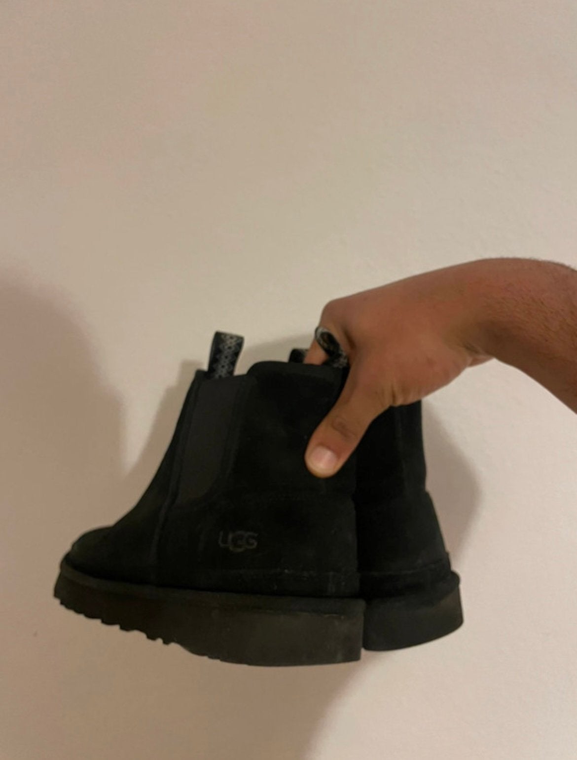 UGG Neumel Chelsea Zwart - Maat 44, Verzenden, Zwart, Boots, Zo goed als nieuw