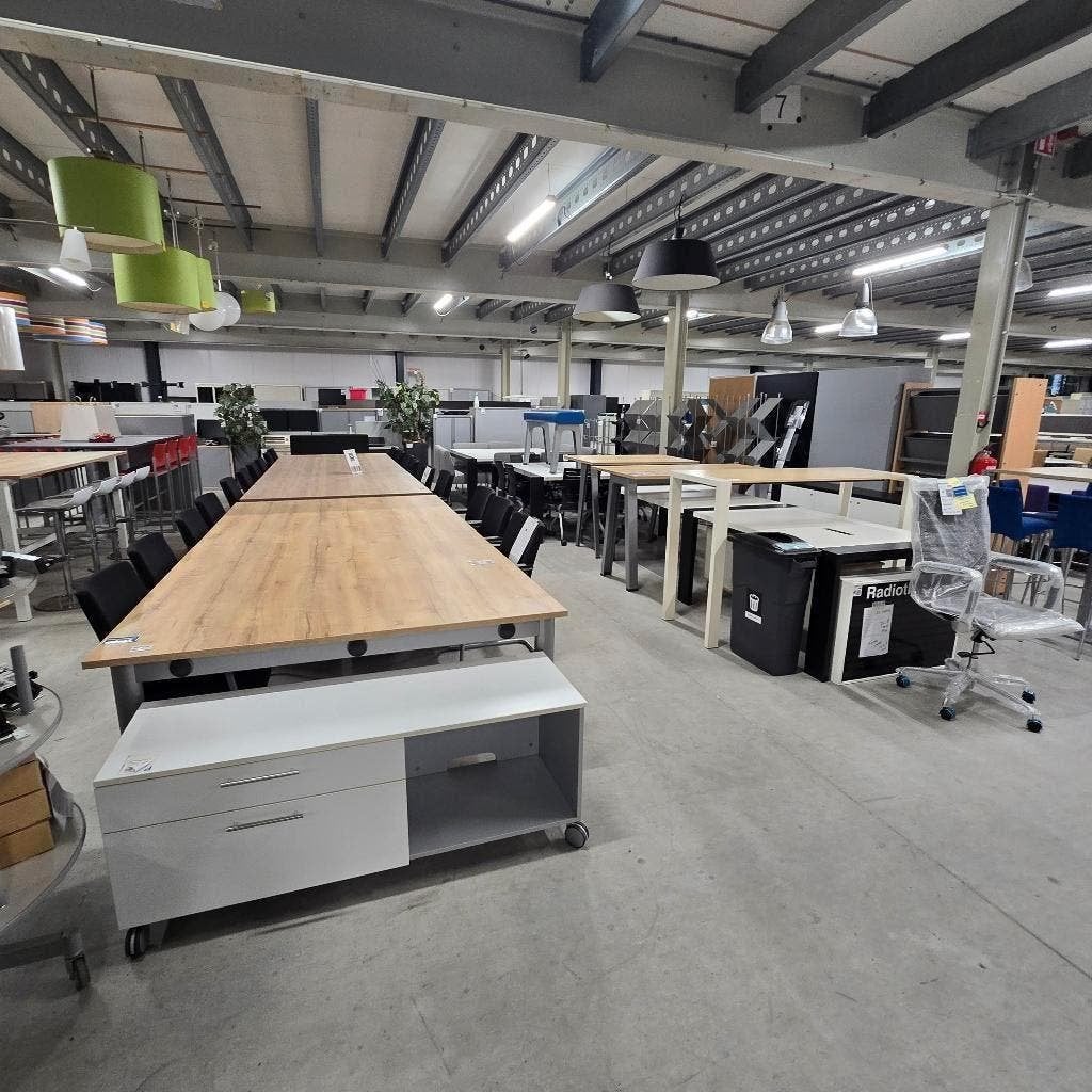 Veel kantoormeubilair gebruikt en nieuw TAFELS VERGADERTAFEL, Ophalen, Gebruikt, 200 cm of meer, 50 tot 100 cm