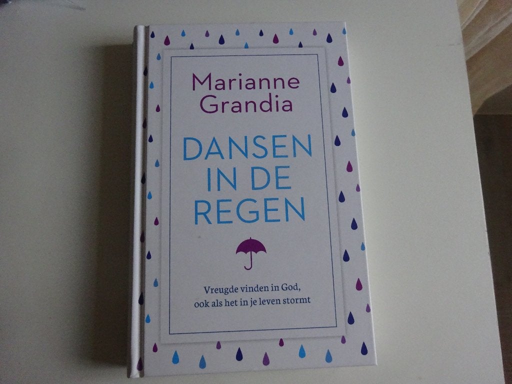 MARIANNE GRANDIA - DANSEN IN DE REGEN - Z.G.A.N., Boeken, Ophalen of Verzenden, Zo goed als nieuw, Christendom | Protestants